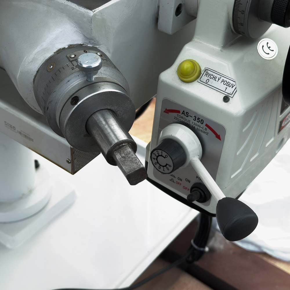 PROMA FHV-50PD универс. фрезерный станок с цифр. измер.