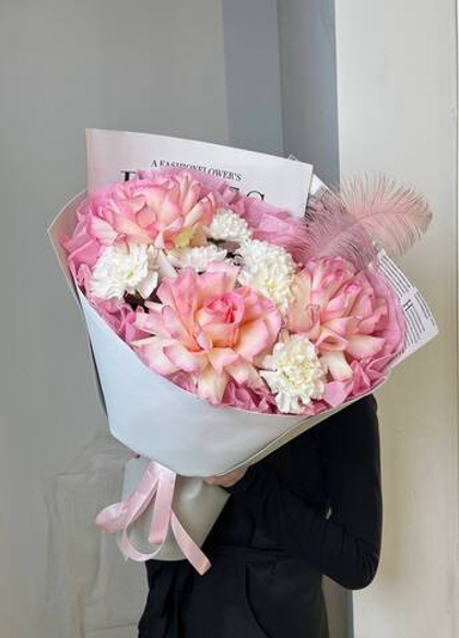 Авторский букет с декоративным пером