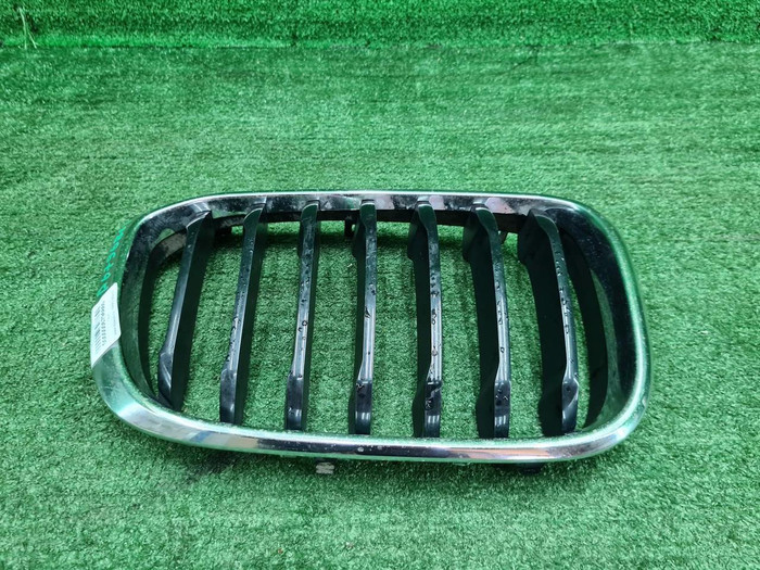Решетка радиатора правая BMW X3 G01 X4 G02 (17-21)