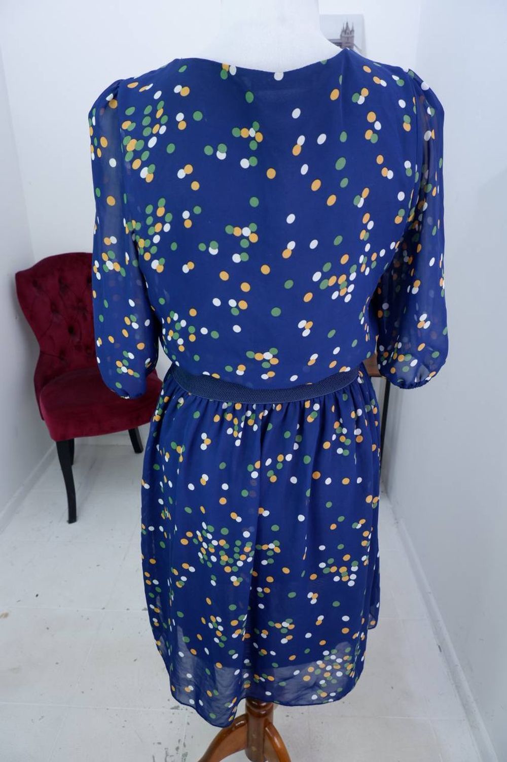 Платье Izabella усыпанное серпантином, визуально на 44 размер