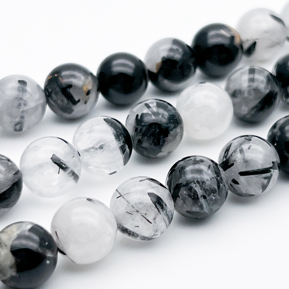 Кварц с шерлом бусины, диаметр около 10-10,3 мм, цена за 9 шт (1/4 нити)