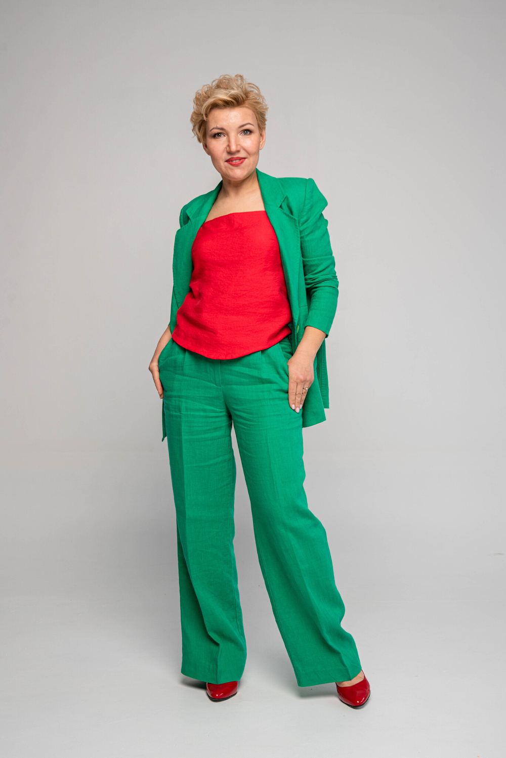 Топ женский летний на тонких бретелях под пиджак вечерний на молнии на лето базовый повседневный на каждый день блузка алый бордовый яркий легкий универсальный удобный