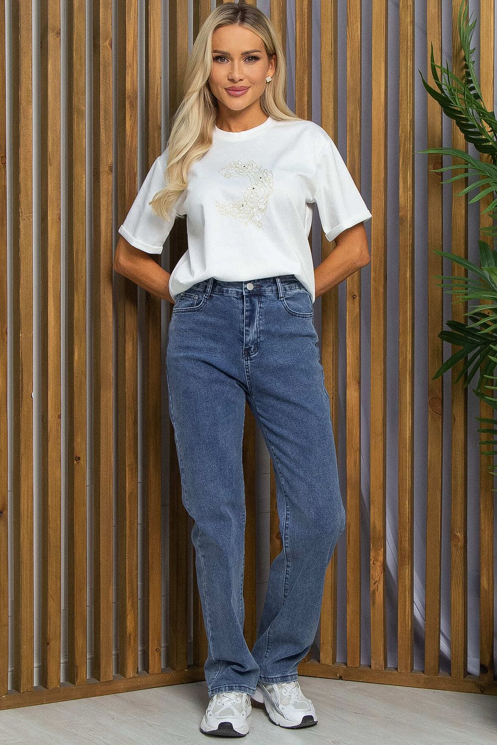 Футболка с вышивкой Эксклюзив (белая) Б12766-11М LT Collection