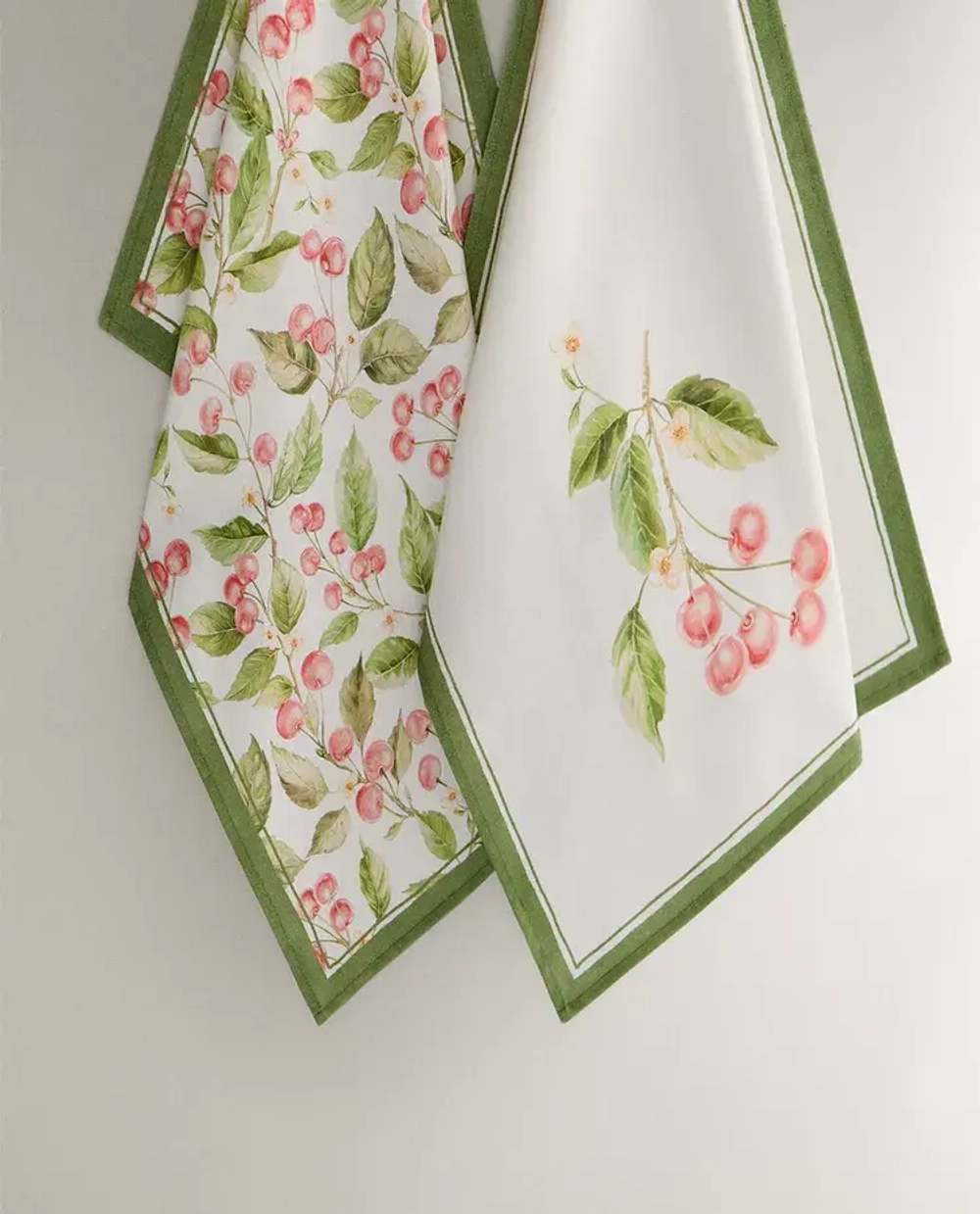 ZARA HOME НАБОР КУХОННЫХ ПОЛОТЕНЕЦ ИЗ ХЛОПКА С ВИШНЯМИ (НАБОР ИЗ 2 ШТУК), КРАСНЫЙ