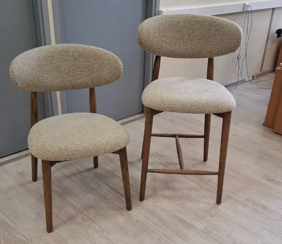 Полубарный стул Holmes, 65 см, бежевый, ножки орех