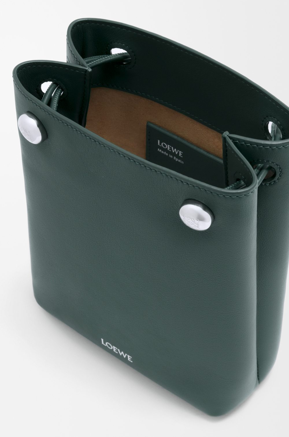 Loewe Сумка-мешок Pebble из гладкой телячьей кожи, зеленый