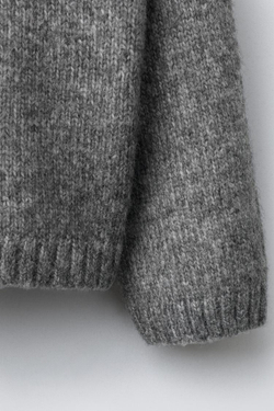 ZARA ТРИКОТАЖНЫЙ ДЖЕМПЕР С ВЫШИВКОЙ, СЕРЫЙ МЕЛАНЖ