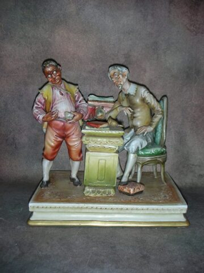 Статуэтка. Фарфор. У ростовщика. Capodimonte. Италия