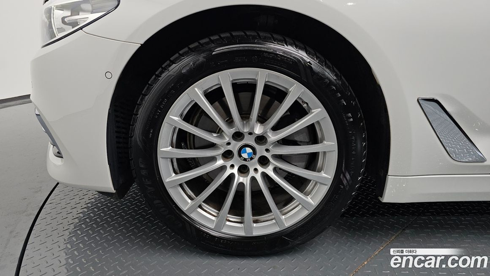 BMW 5 Series (G30) 520i Luxury (12.2019)