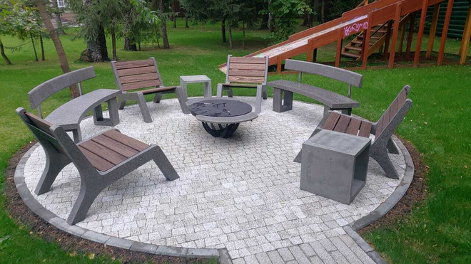 Скамья для костровой зоны со спинкой SKM180 (Concretika)