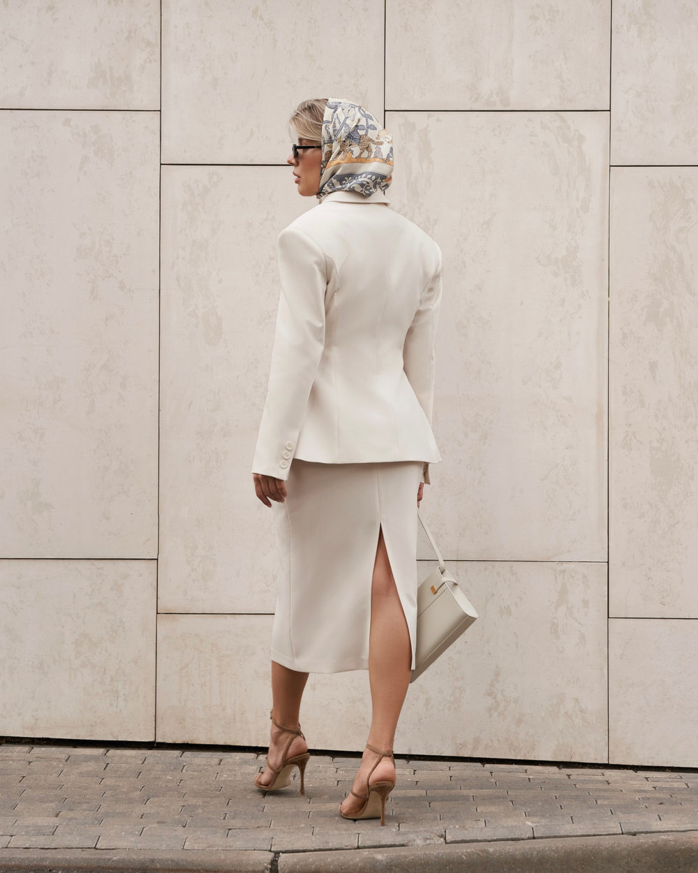 Юбка миди костюмная с разрезом сзади