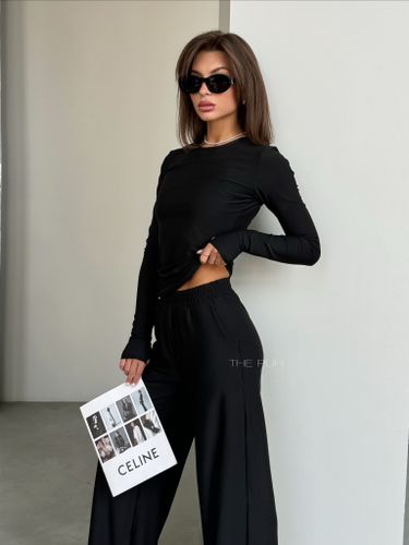 Черный трикотажный костюм из вискозы