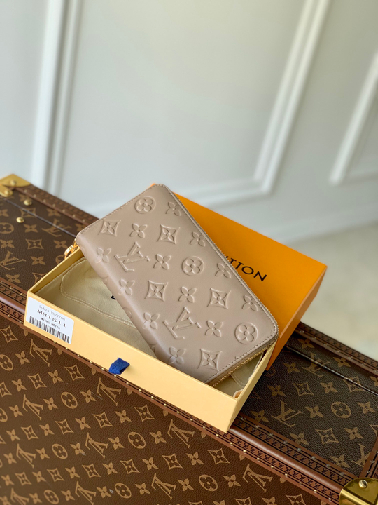 Louis Vuitton Zippy Wallet