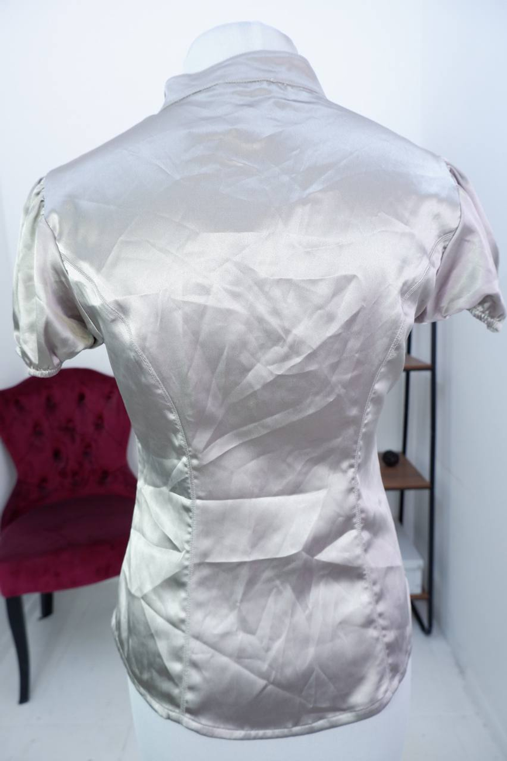 Блузка OGGI словно и жидкого серебра, струящаяся и блестящая, 48 размер