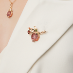 Брошь «Спелый гранат» из красного золота с гранатами и эмалью