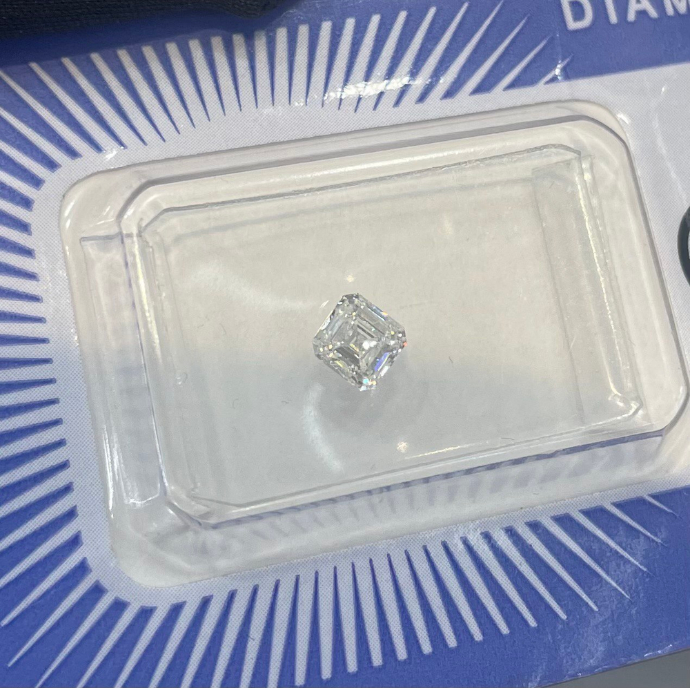 Бриллиант природный огранки Ашер 0,50 карат, чистота 5, бесцветный, с сертификатами