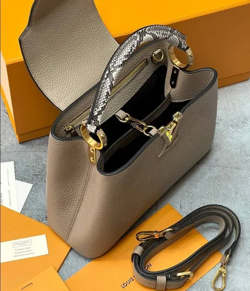 Сумка Louis Vuitton Capucines BB бежевый