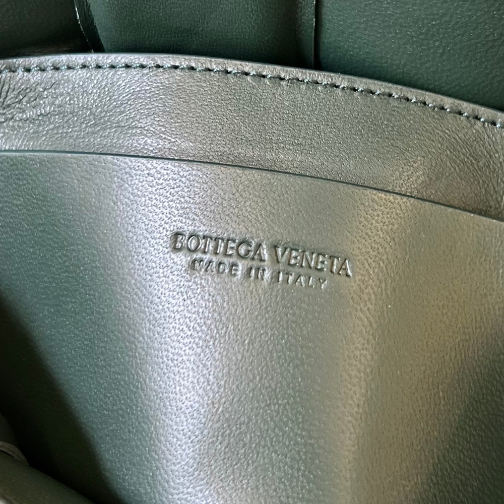 Bottega Veneta Mini Cassette 18 cm