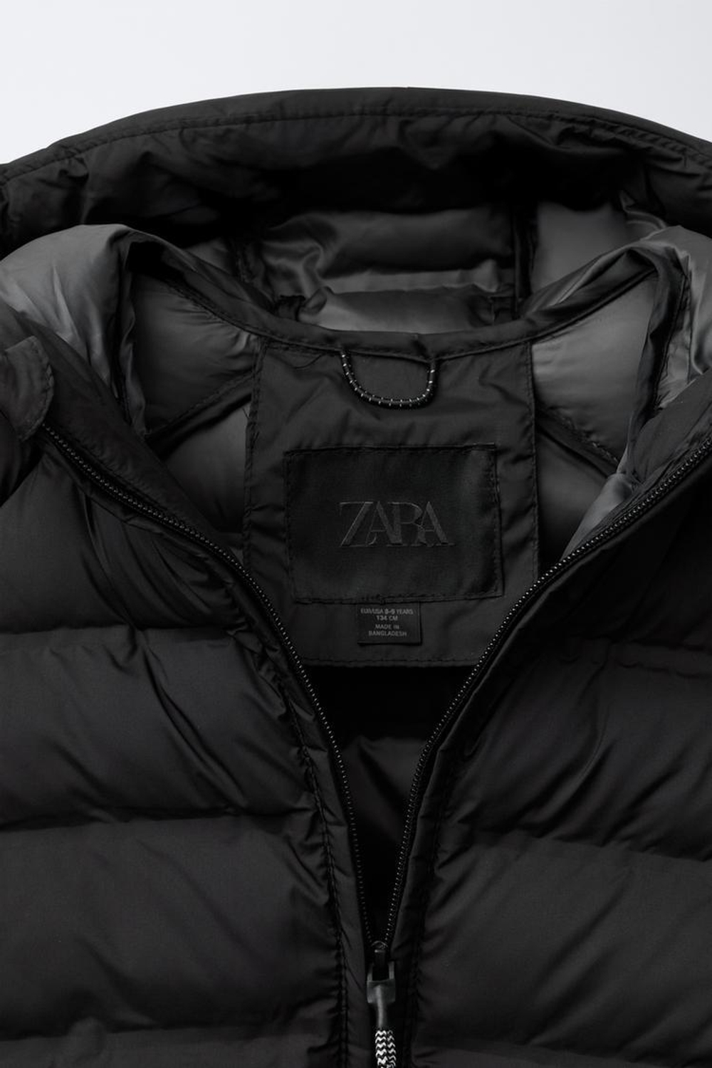 ZARA УЛЬТРАЛЕГКАЯ КУРТКА С КАПЮШОНОМ, ЧЕРНЫЙ