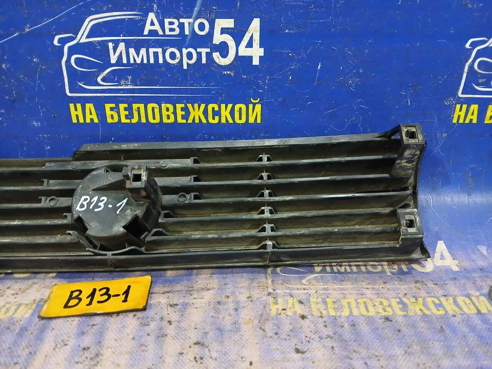 Решетка радиатора NISSAN SUNNY 1990