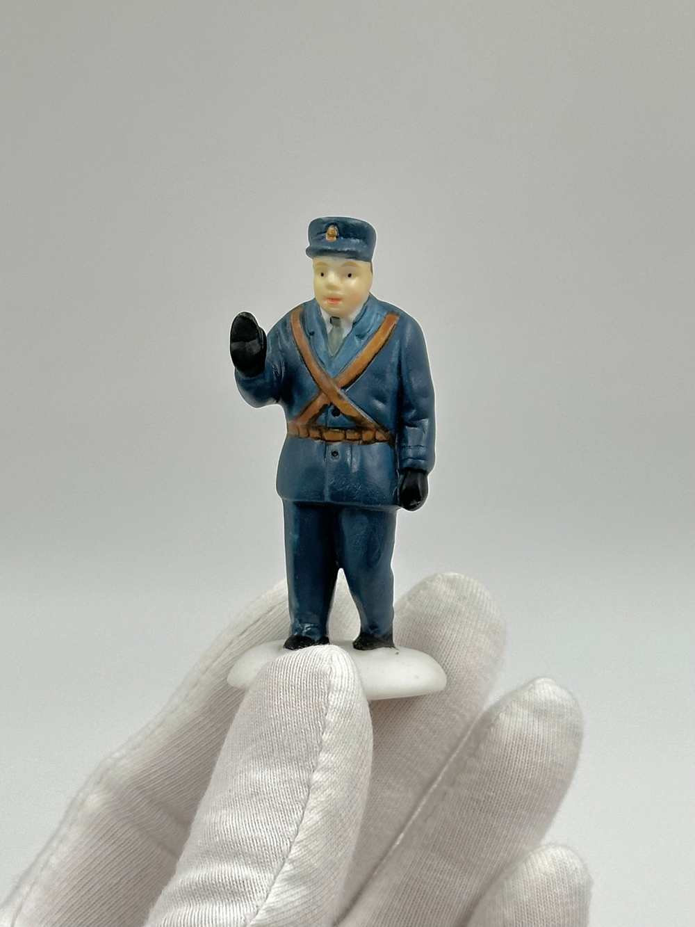 Фигурка Полицейский Department 56