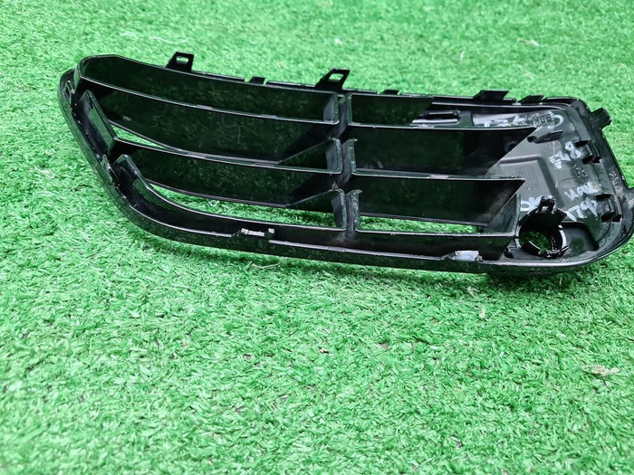 Решетка переднего бампера правая BMW X1 F48 15-19