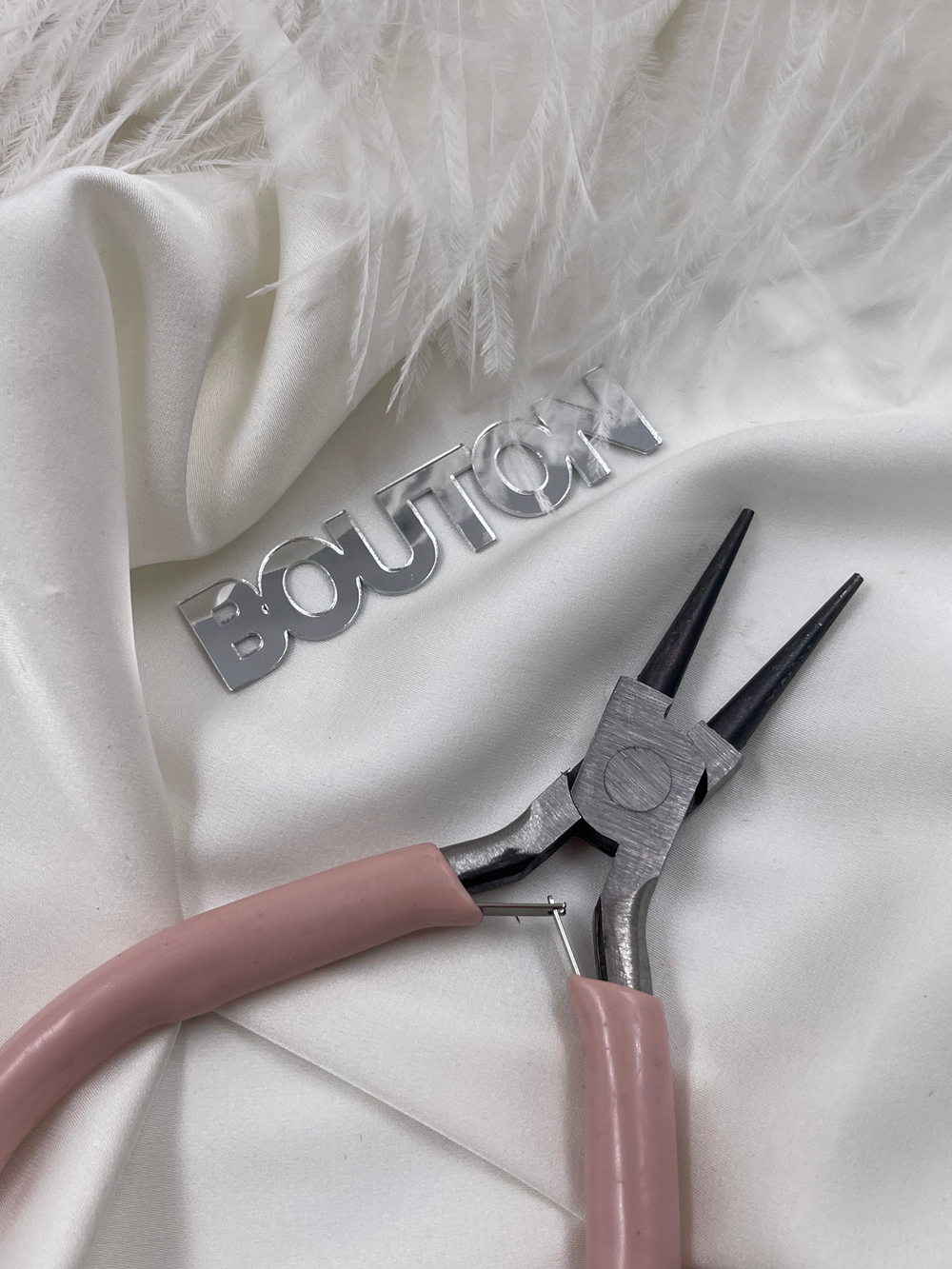 Круглогубцы серебристые с розовыми ручками