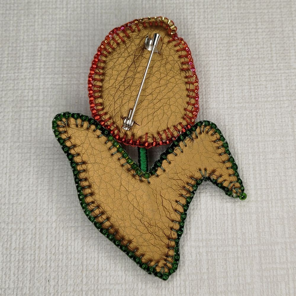 Авторская брошь Тюльпан