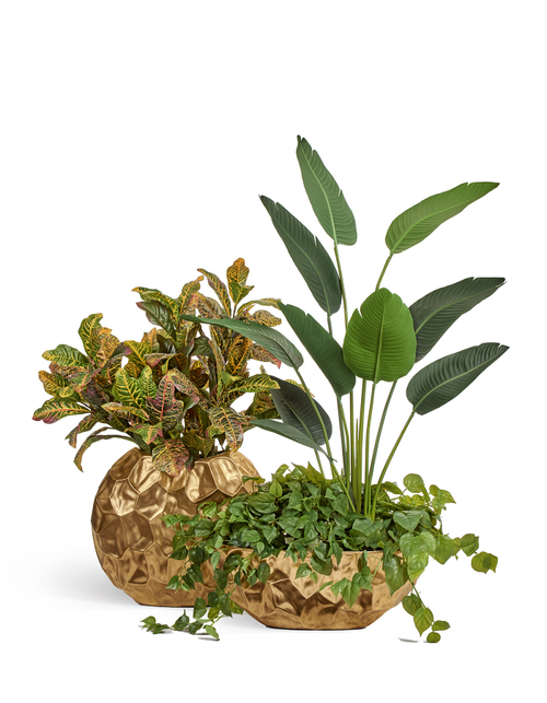 Кашпо-ваза TREEZ Effectory Metal Плоская сфера Design Crumple Сусальное золото д-58,ш-28,в-52 см 1/1 41.33-07-22-084-GLD-58/28