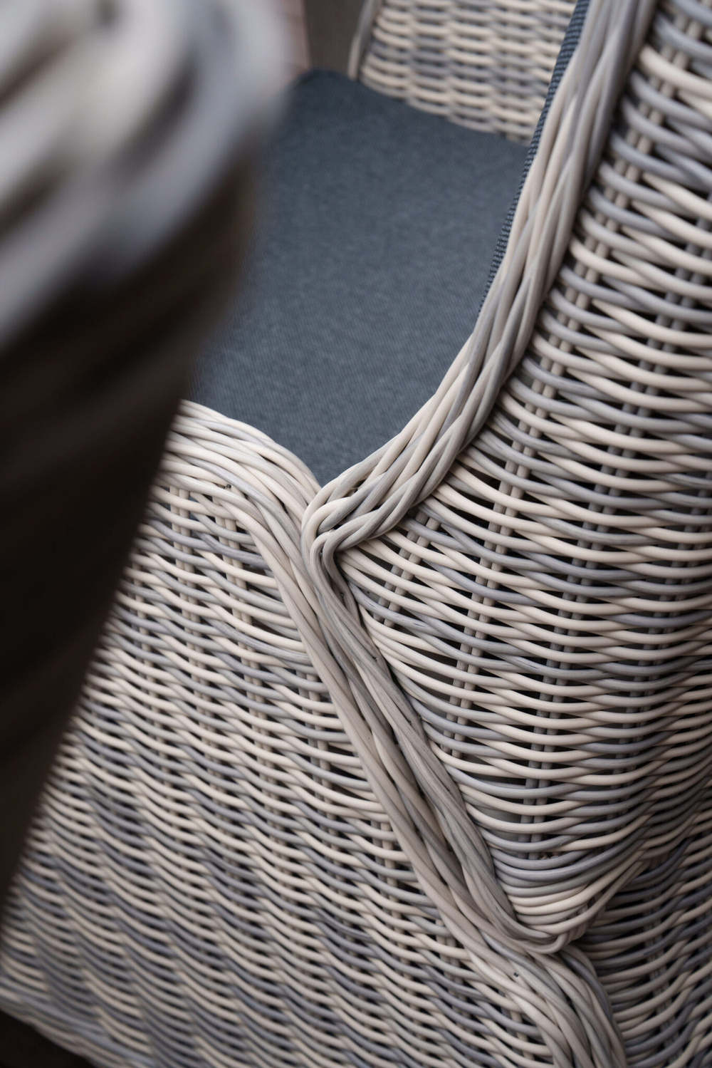 Набор: ГАРДА раскладной обед. стол + 4 кресел ВЕРОНА (цвет серый)