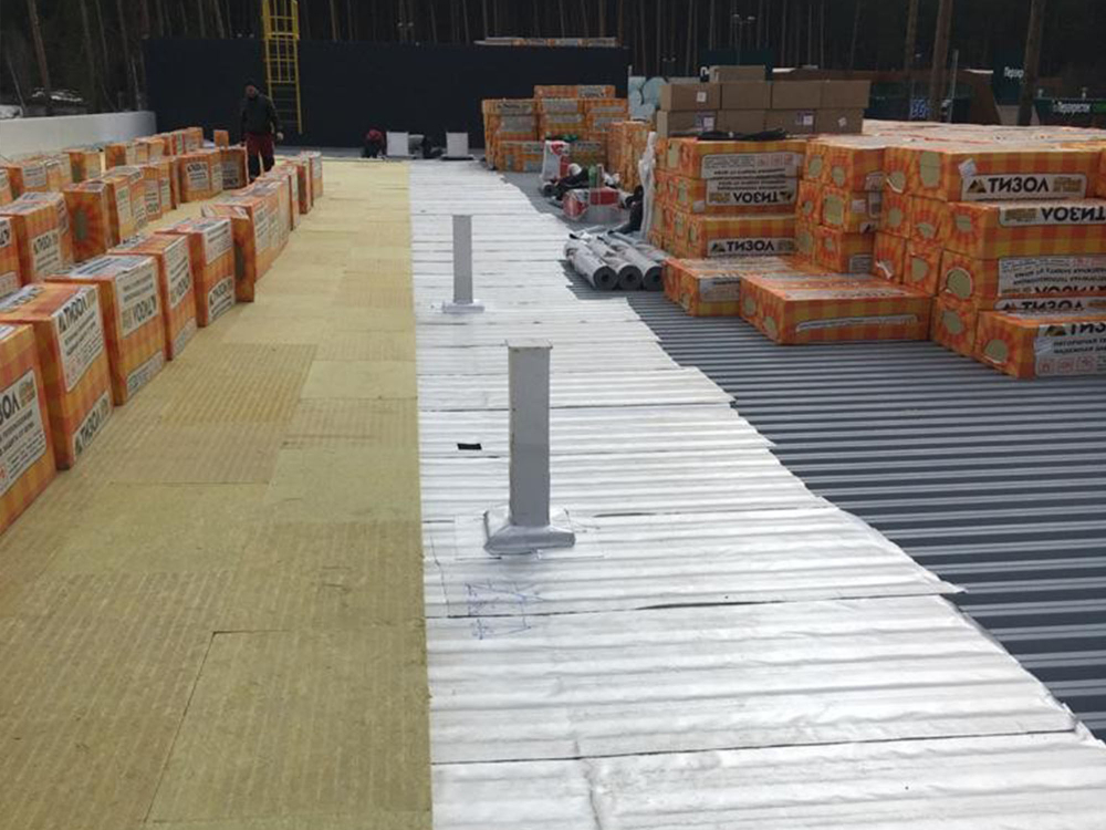 Поставка и монтаж кровли из ПВХ мембраны Торгово-выставочный павильон