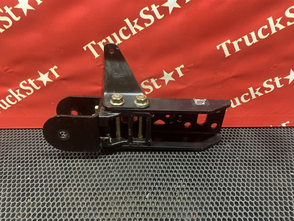 Кронштейн передней подвески кабины 2023г.