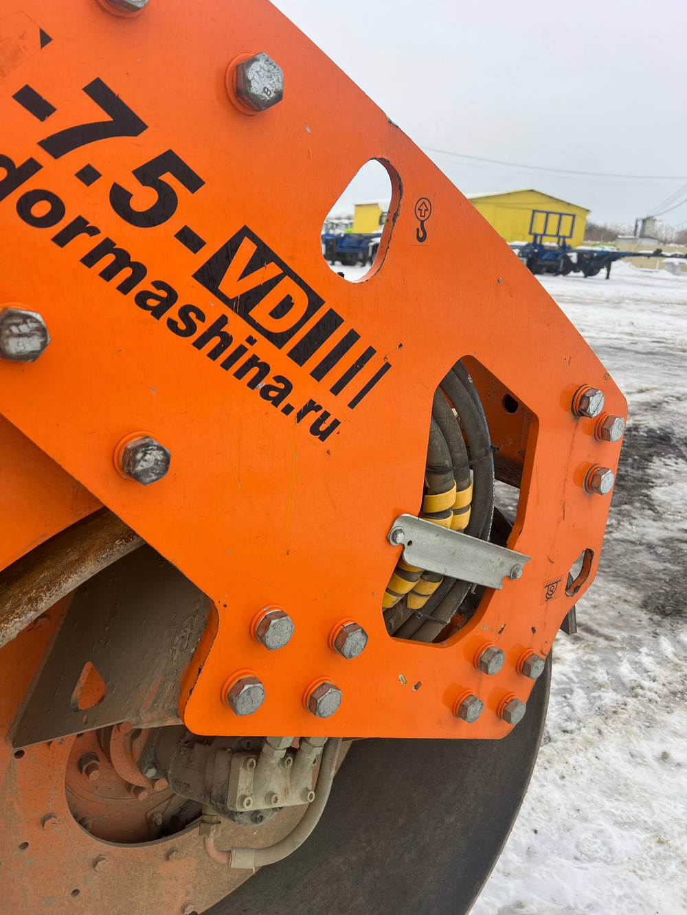Завод дорожных машин DM-7,5* Каток_не актуально DM-7,5-VD 	(Дизельный, 4,8 л, 78 л.с., АТ)