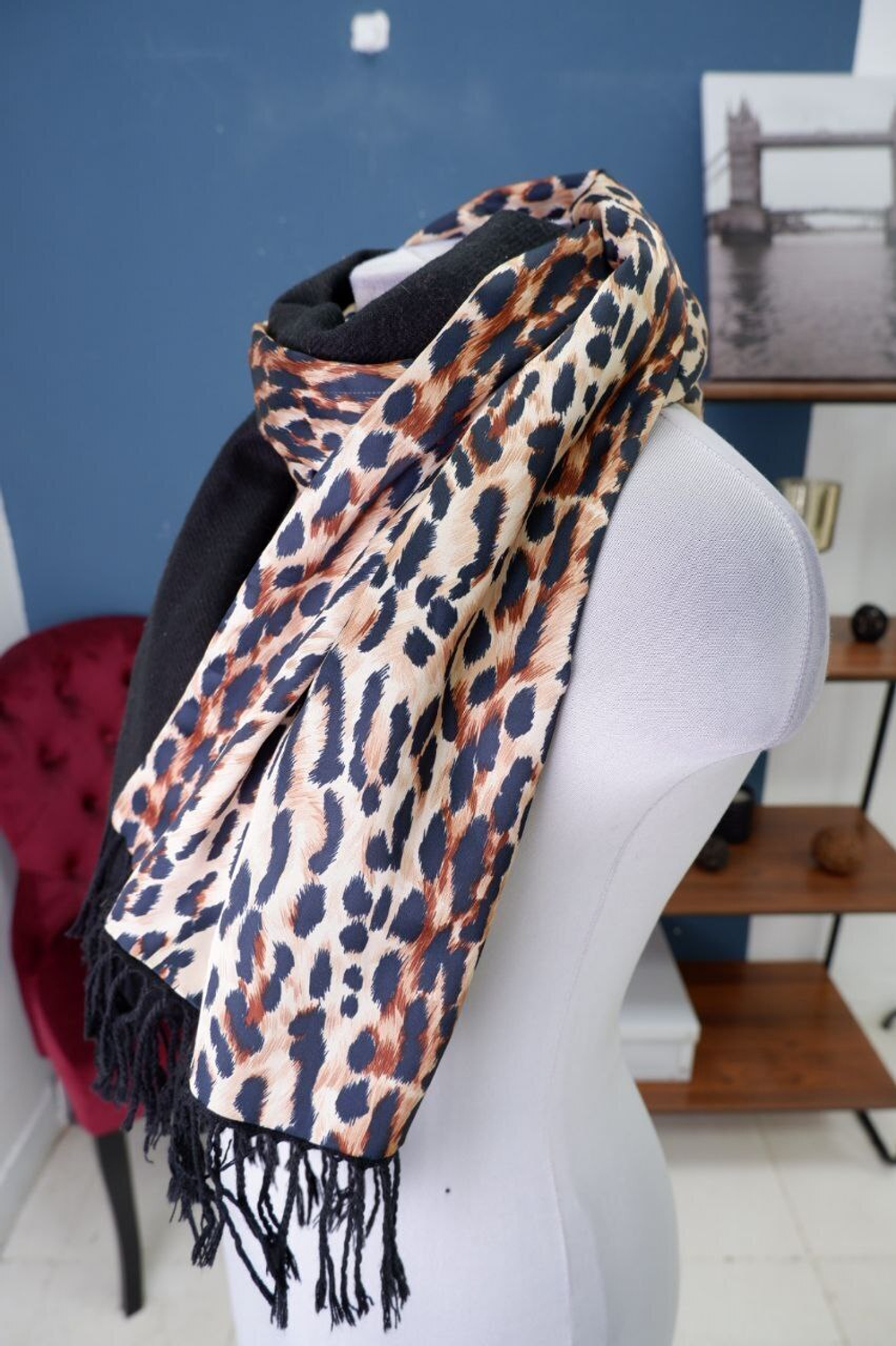Шарф с анималистичным принтом