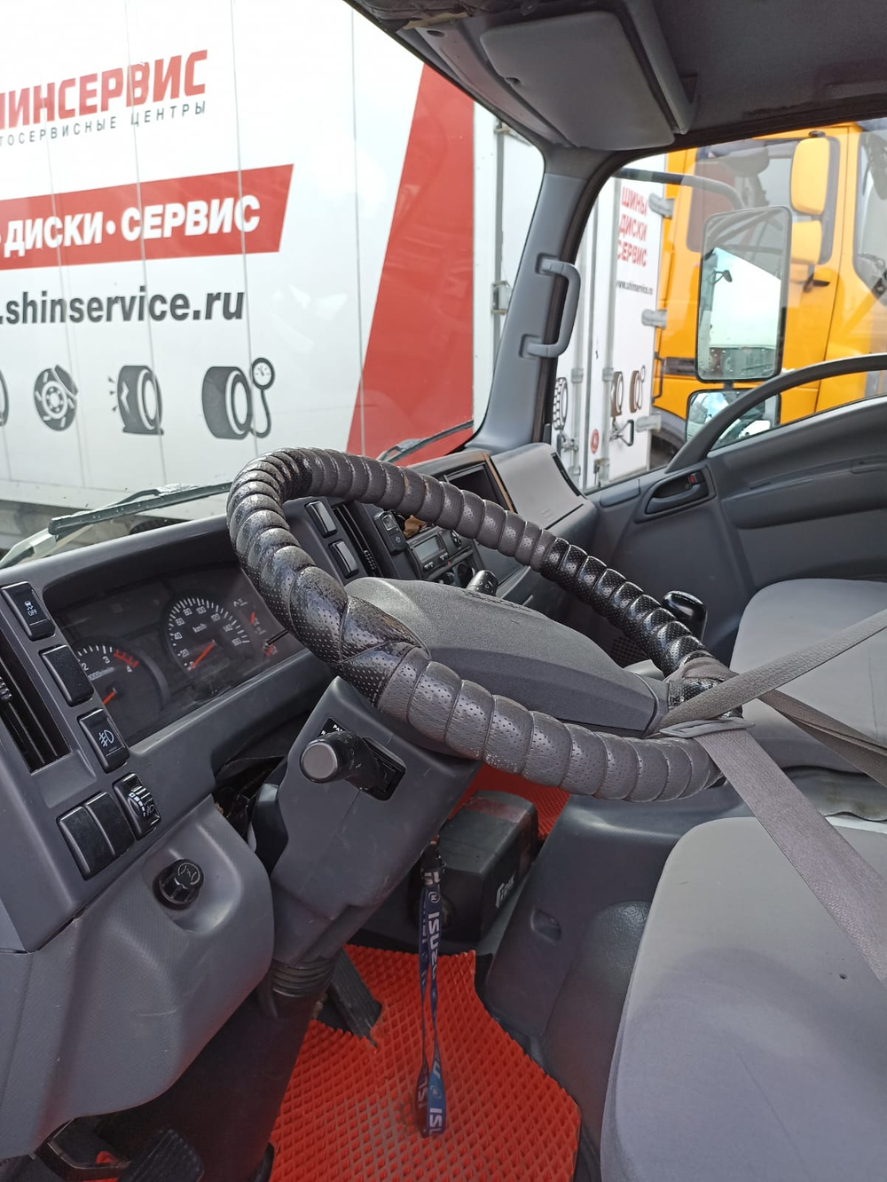 РусТрак 4389U* на шасси Isuzu ELF 9.5 (NQR) Изотермический/рефрижератор 4389U1 (Рефрижератор, Дизель