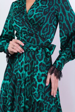 Платье на запах в изумрудном цвете