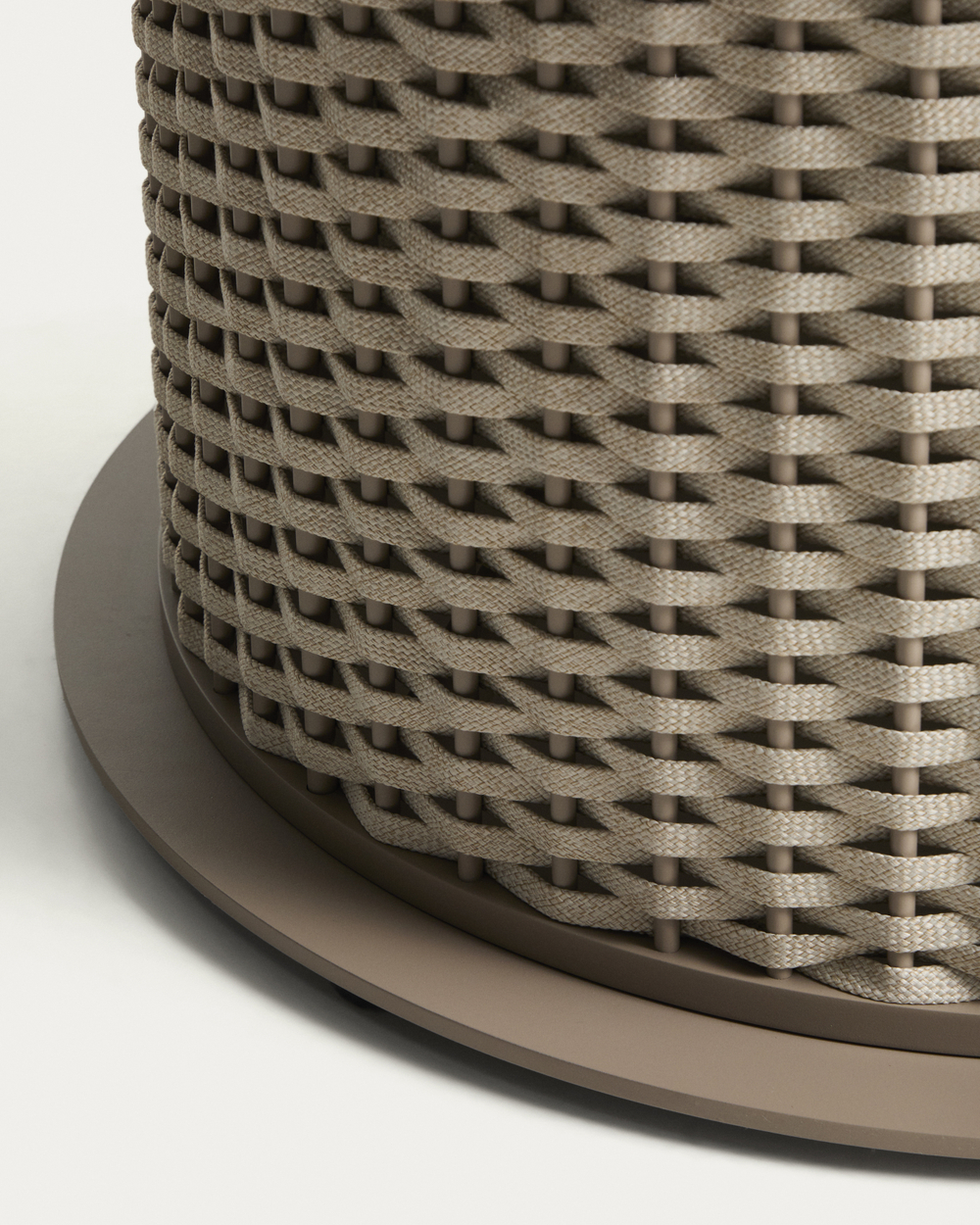 Уличный стол Sedalis цвета таупе из алюминия и веревки, Ø120 см