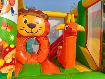 Коммерческий надувной батут «Мини джунгли» с горкой, 4*3,5*2,6 м.