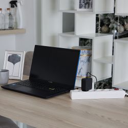 S-GSU5-5 WHITE Cетевой фильтр серии Universal. 5м Пвс 3x0.75. 5 гнезд. с-з. 10А. Защита от перенапряжения. короткого замыкания. TM Uniel.