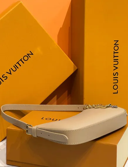 Сумка Louis Vuitton Pochette LV Bloom