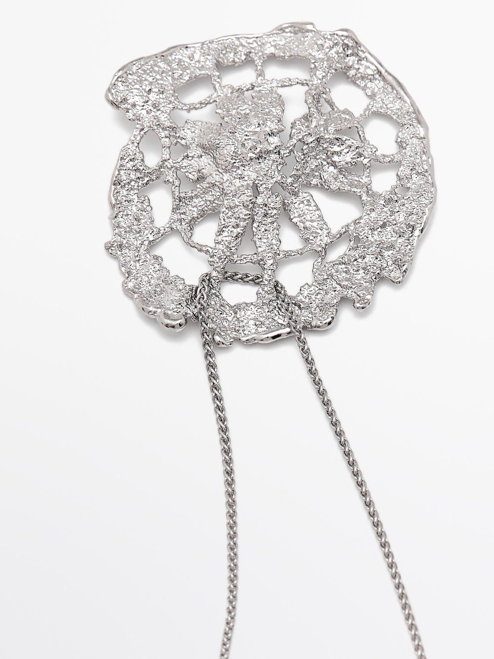 Massimo Dutti Ожерелье с кружевной подвеской, серебряный