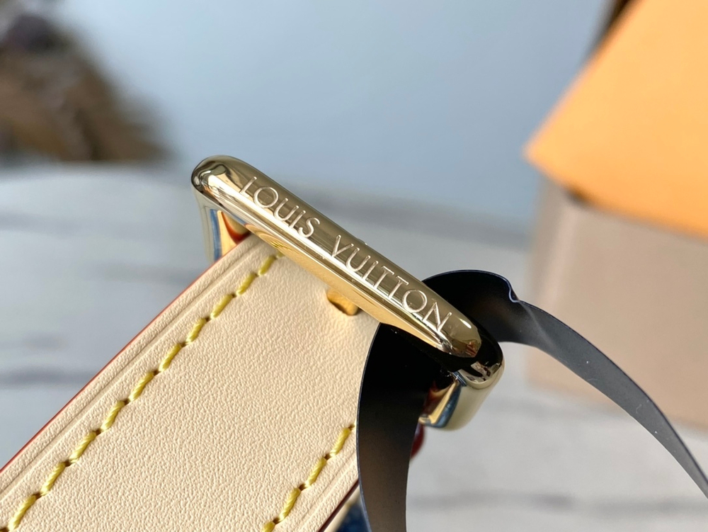 Louis Vuitton Hills Pochette