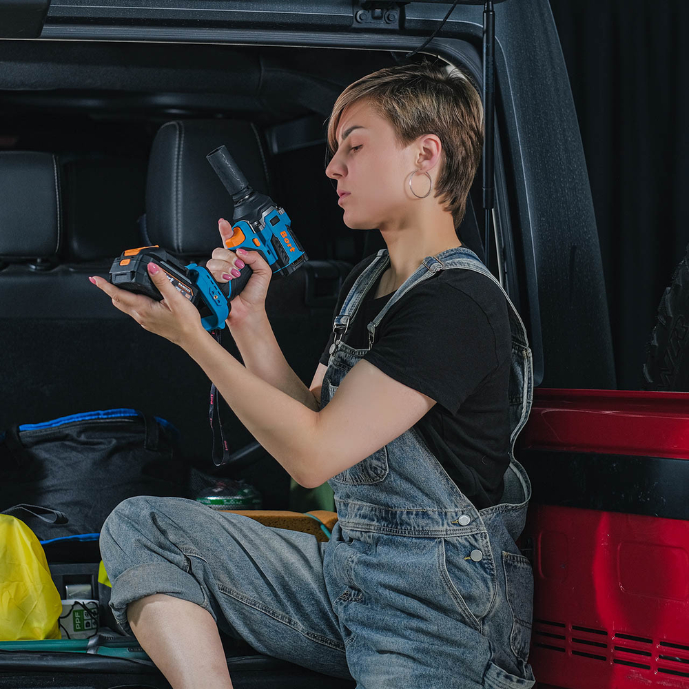 Гайковерт аккумуляторный BORT BSR-21U (2x4Ач+ЗУ)