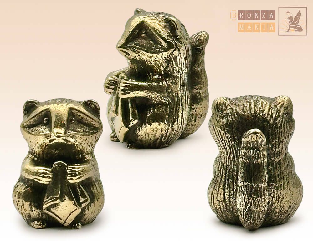 фигурка Енот с платком