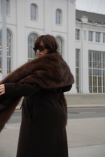 Меховой шарф с карманами шоколад