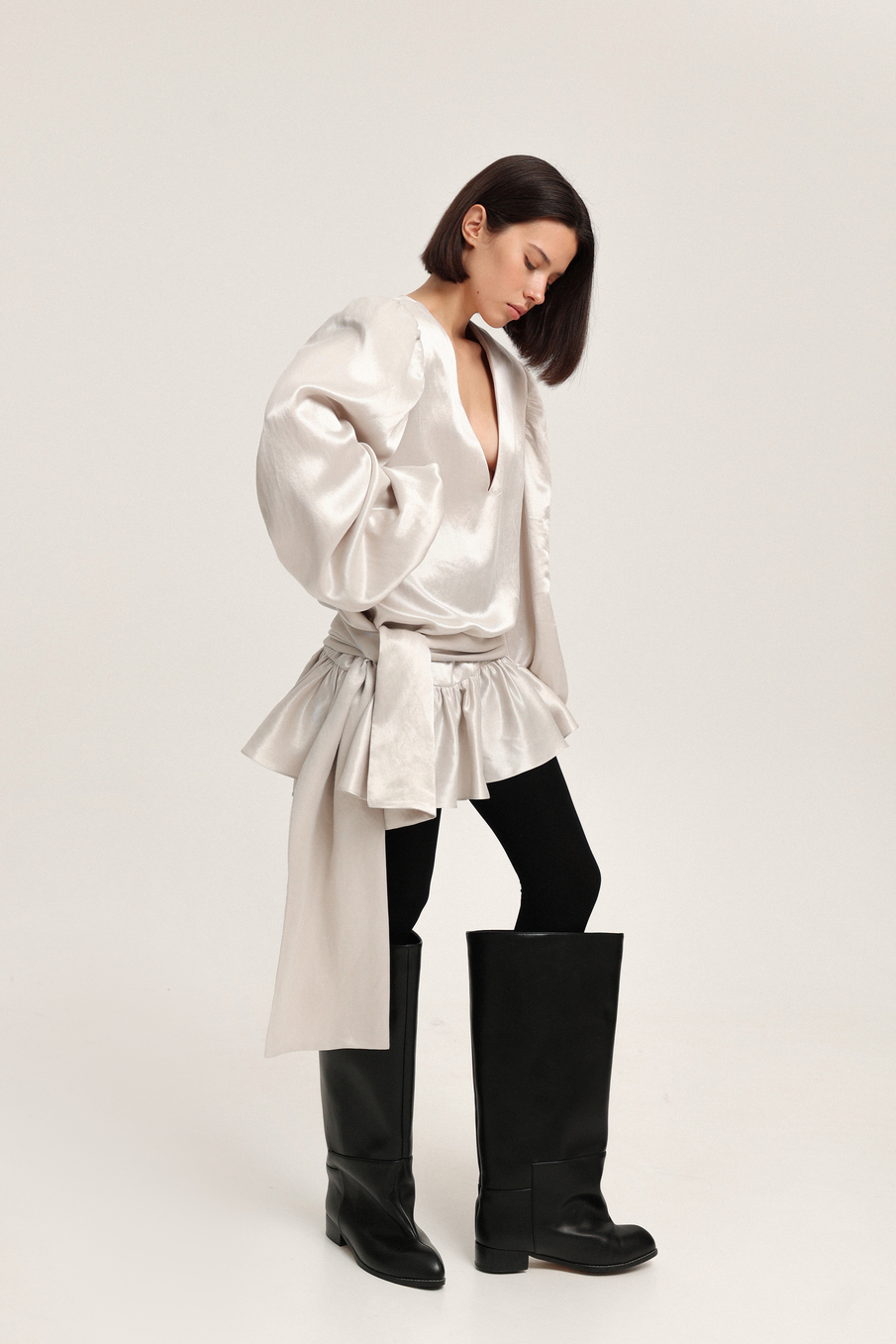 Платье с воланом