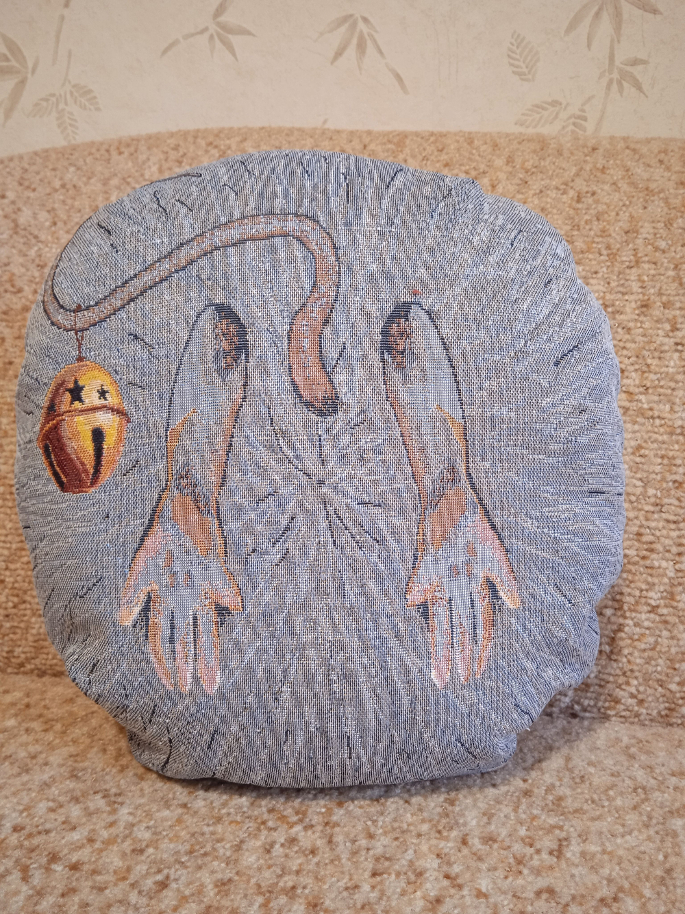 Гобеленовая подушка-игрушка Мышка 38х38