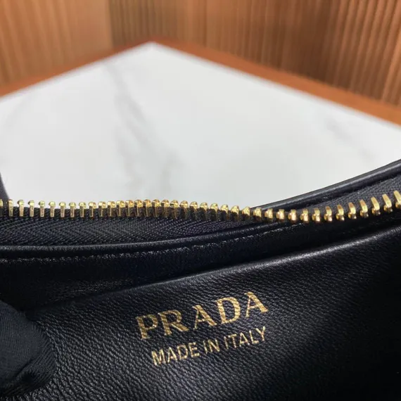 Сумка на плечо Prada Arqué с логотипом