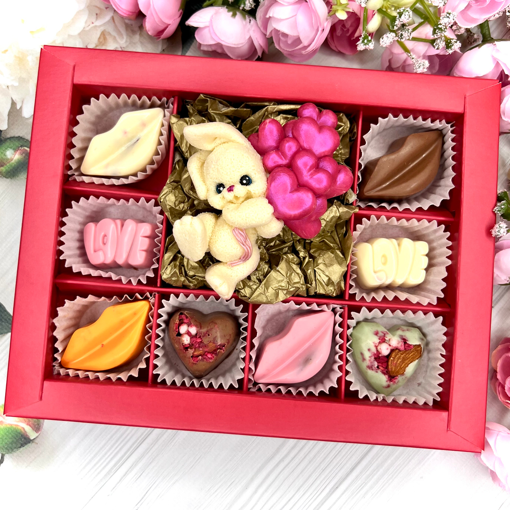 Шоколадный набор "Зайчик с шариками" и 10 конфет ручной работы