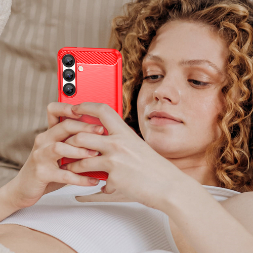 Мягкий защитный чехол красного цвета с высокими бортиками для Samsung Galaxy S25 и S24, серия Carbon (дизайн в стиле карбон)